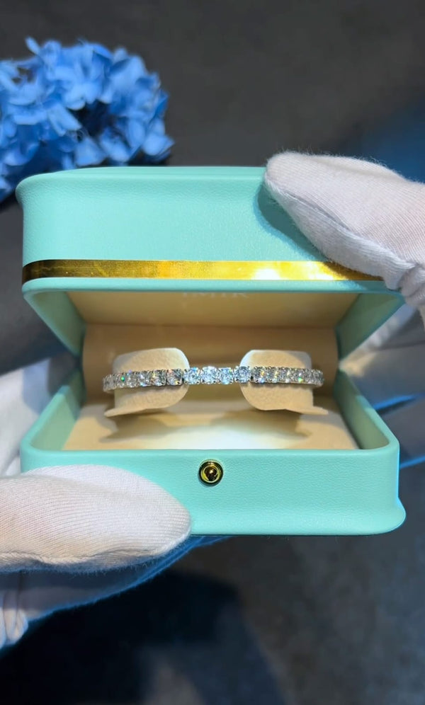 Premium Radiant Glow Essential Everyday Sparkle Bracelet